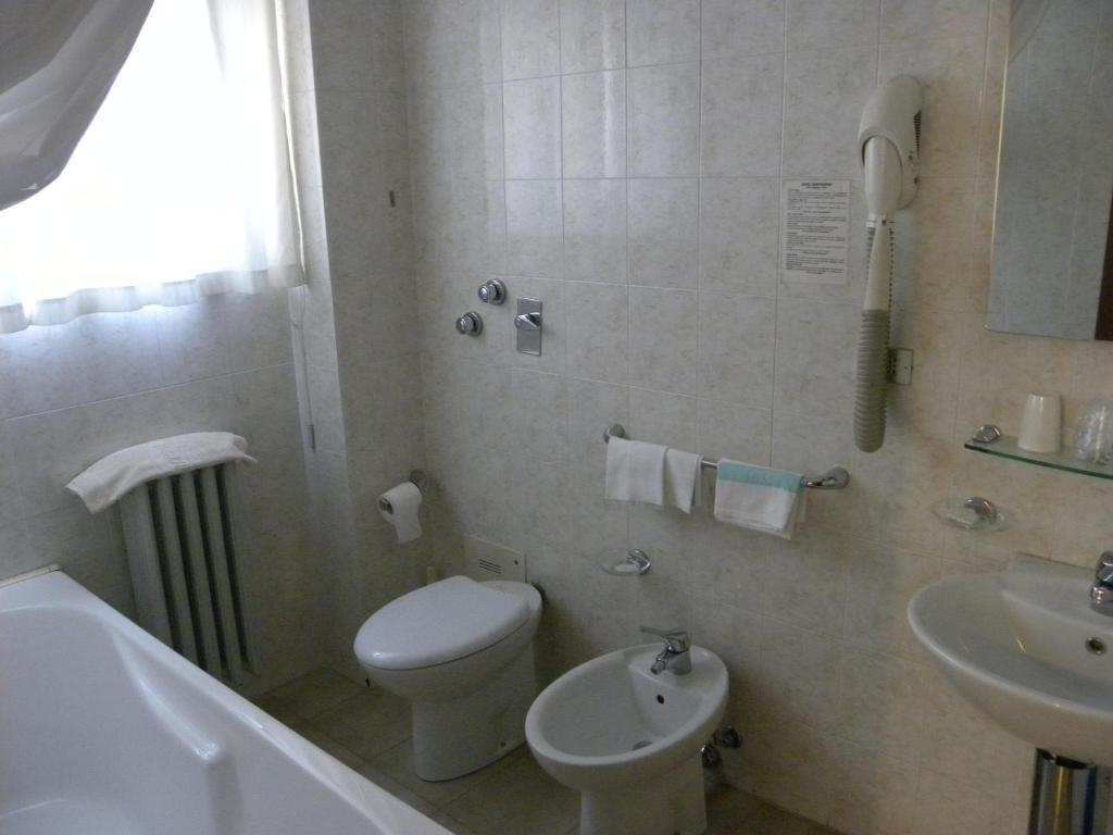 Hotel Rosengarten Pavia Room photo