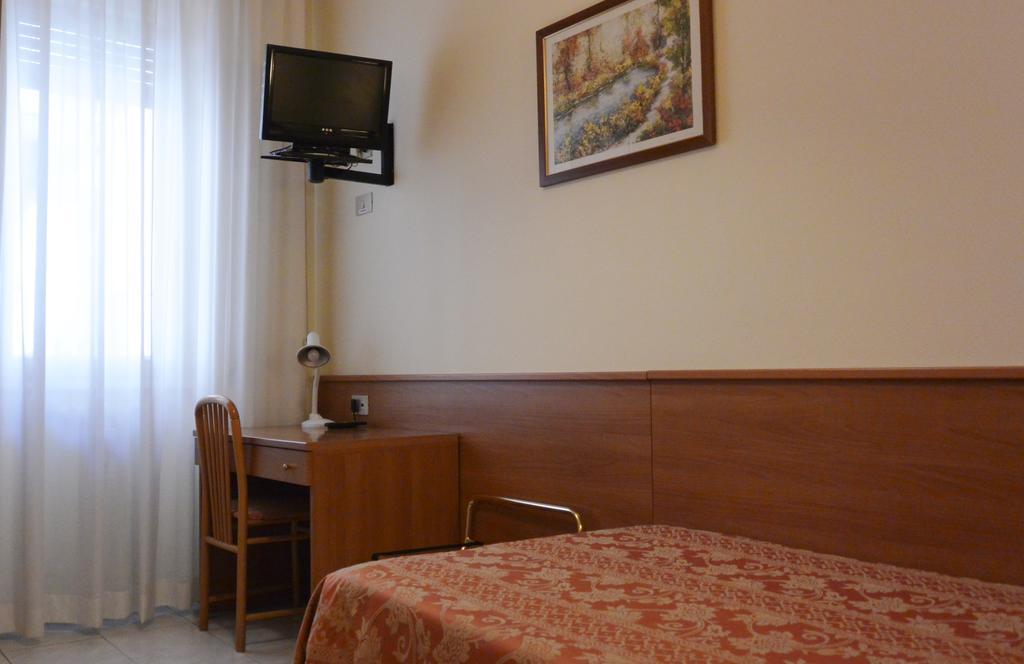 Hotel Rosengarten Pavia Room photo